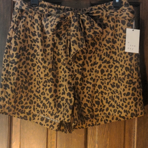 A New Day Cheetah Shorts with Tie Bow Belt - Picture 1 of 4